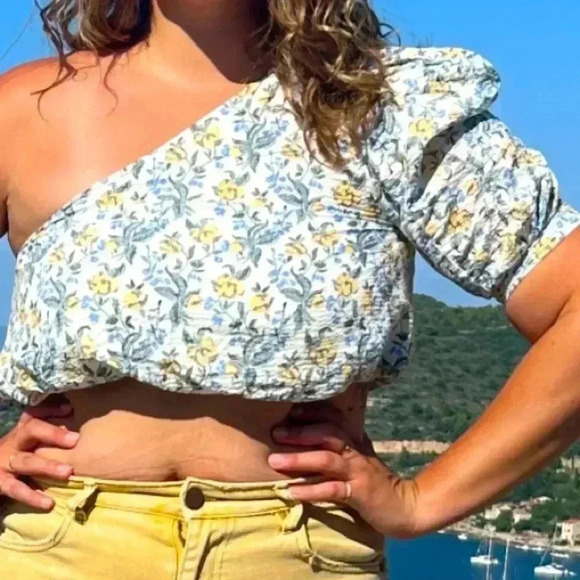 One shoulder top - Picture 1 of 3
